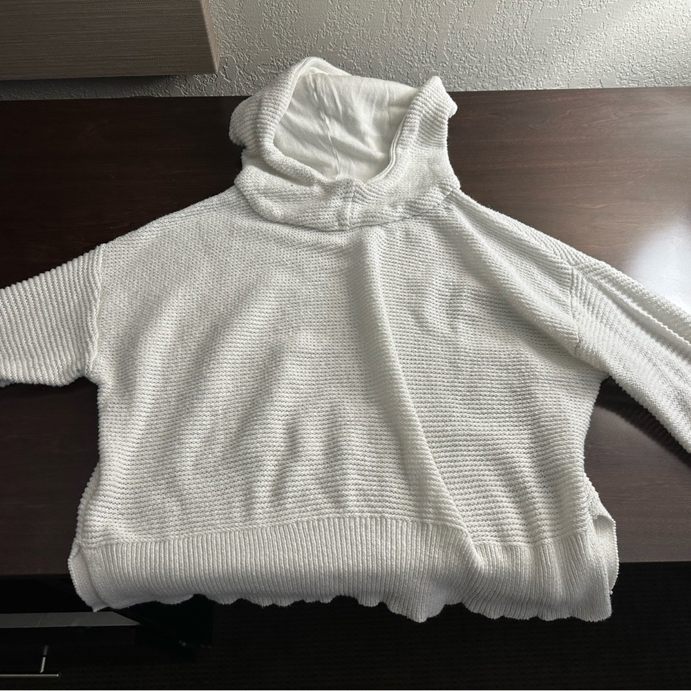 Sweaters - Picture 4 of 4